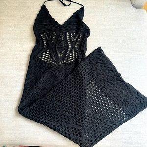 Black knit beach dress - super flattering & versatile!